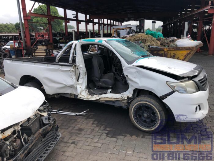 TOYOTA , HILUX 2 . 5 D - 4 D S P / U S / C , WHITE , 2013 ( 30358 ) - Image 3