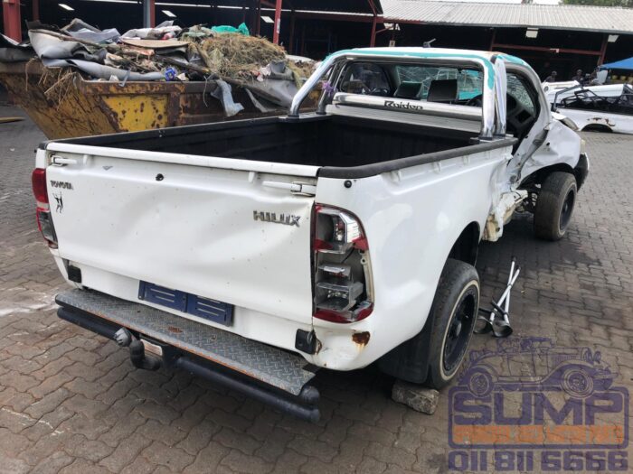 TOYOTA , HILUX 2 . 5 D - 4 D S P / U S / C , WHITE , 2013 ( 30358 ) - Image 4
