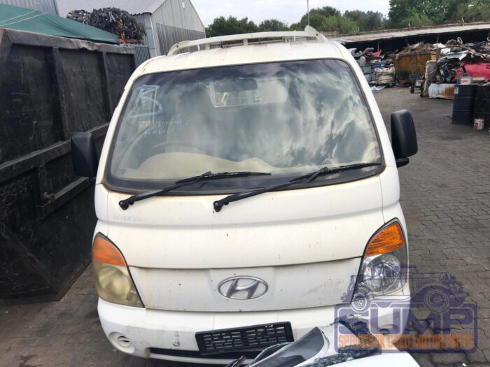 HYUNDAI , BAKKIE 2 . 6 i D F / C D / S , WHITE , 2010 ( 29860 )