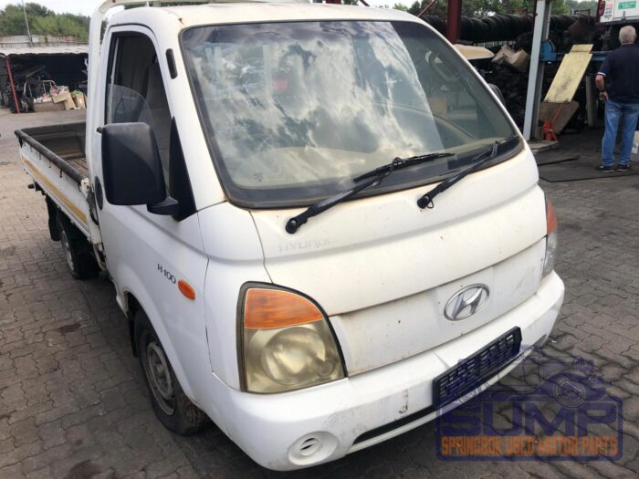 HYUNDAI , BAKKIE 2 . 6 i D F / C D / S , WHITE , 2010 ( 29860 ) - Image 2