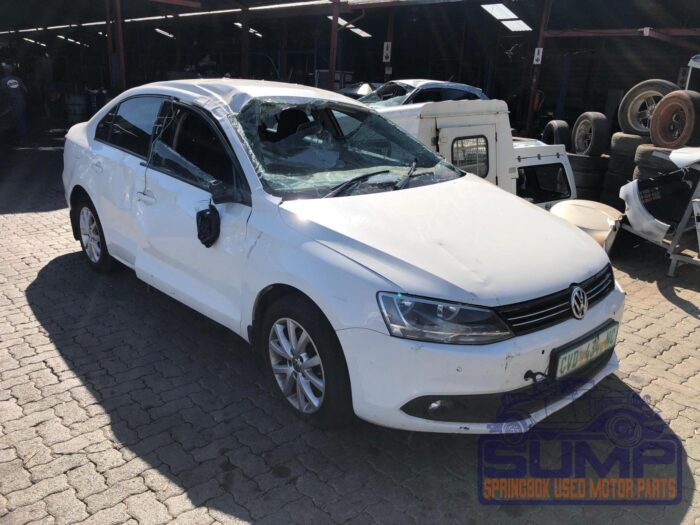 VOLKSWAGEN , JETTA VI 1 . 6 TDI COMFORTLINE , WHITE , 2014 ( 29865 ) - Image 2