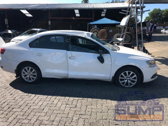 VOLKSWAGEN , JETTA VI 1 . 6 TDI COMFORTLINE , WHITE , 2014 ( 29865 ) - Image 3