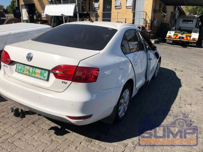 VOLKSWAGEN , JETTA VI 1 . 6 TDI COMFORTLINE , WHITE , 2014 ( 29865 ) - Image 4
