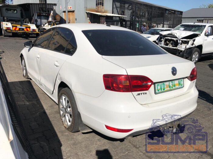 VOLKSWAGEN , JETTA VI 1 . 6 TDI COMFORTLINE , WHITE , 2014 ( 29865 ) - Image 6