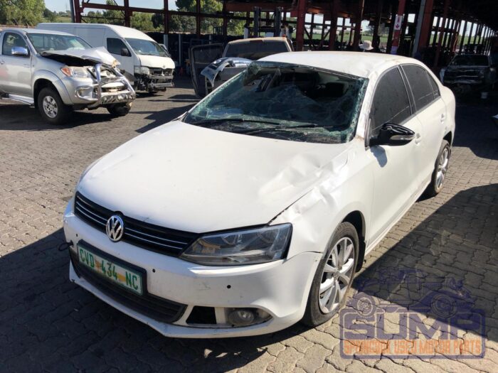 VOLKSWAGEN , JETTA VI 1 . 6 TDI COMFORTLINE , WHITE , 2014 ( 29865 ) - Image 8