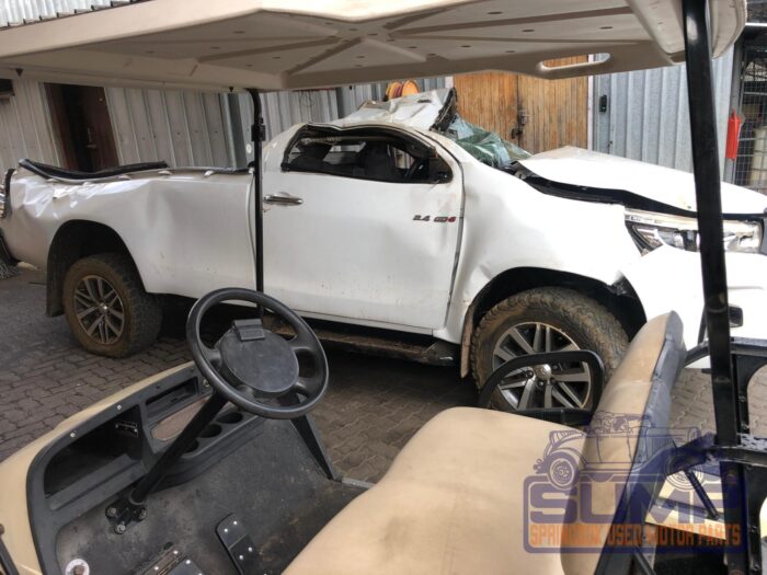 TOYOTA , HILUX 2 . 4 GD - 6 SRX 4 X 4 P / U S / C , WHITE , 2019 ( 29883 ) - Image 3