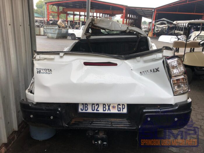 TOYOTA , HILUX 2 . 4 GD - 6 SRX 4 X 4 P / U S / C , WHITE , 2019 ( 29883 ) - Image 5