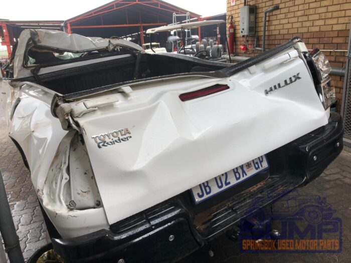 TOYOTA , HILUX 2 . 4 GD - 6 SRX 4 X 4 P / U S / C , WHITE , 2019 ( 29883 ) - Image 6