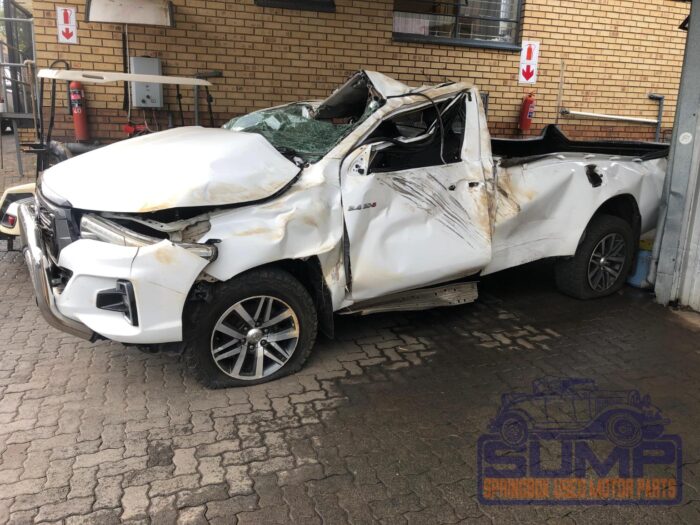 TOYOTA , HILUX 2 . 4 GD - 6 SRX 4 X 4 P / U S / C , WHITE , 2019 ( 29883 ) - Image 7