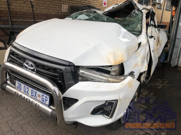 TOYOTA , HILUX 2 . 4 GD - 6 SRX 4 X 4 P / U S / C , WHITE , 2019 ( 29883 ) - Image 8