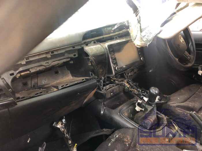 TOYOTA , HILUX 2 . 4 GD - 6 SRX 4 X 4 P / U S / C , WHITE , 2019 ( 29883 ) - Image 10