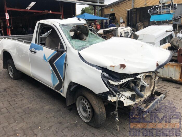 TOYOTA , HILUX 2 . 0 VV Ti S P / U S / C , WHITE , 2021 ( 30392 ) - Image 2