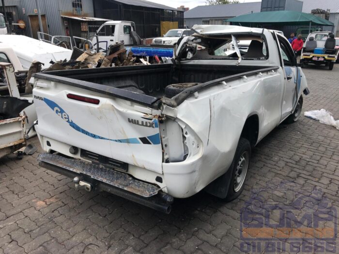 TOYOTA , HILUX 2 . 0 VV Ti S P / U S / C , WHITE , 2021 ( 30392 ) - Image 4
