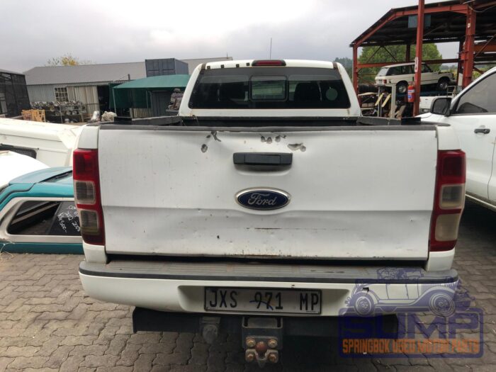 FORD , RANGER 3 . 2 TD Ci XLS 4 X 4 A / T P / U SUP / CAB , WHITE , 2013 ( 29890 ) - Image 5