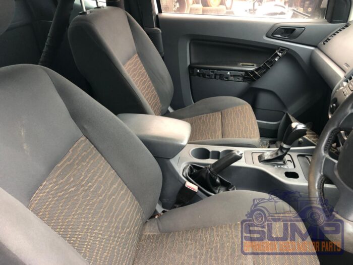 FORD , RANGER 3 . 2 TD Ci XLS 4 X 4 A / T P / U SUP / CAB , WHITE , 2013 ( 29890 ) - Image 10