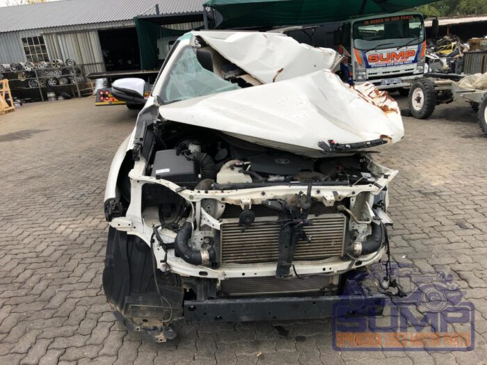 TOYOTA , HILUX 2 . 8 GD - 6 RADER 4 X 4 A / T P / U D / C , WHITE , 2023 ( 29895 )
