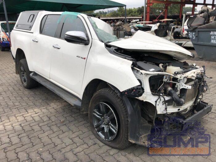 TOYOTA , HILUX 2 . 8 GD - 6 RADER 4 X 4 A / T P / U D / C , WHITE , 2023 ( 29895 ) - Image 2