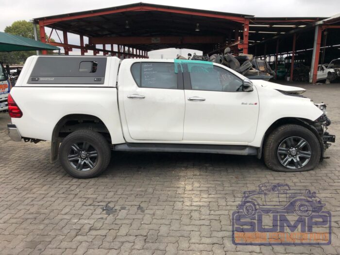 TOYOTA , HILUX 2 . 8 GD - 6 RADER 4 X 4 A / T P / U D / C , WHITE , 2023 ( 29895 ) - Image 3