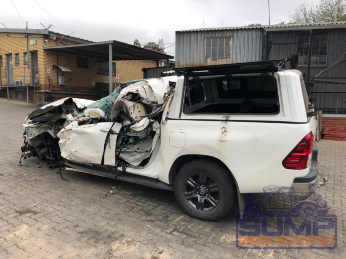 TOYOTA , HILUX 2 . 8 GD - 6 RADER 4 X 4 A / T P / U D / C , WHITE , 2023 ( 29895 ) - Image 7