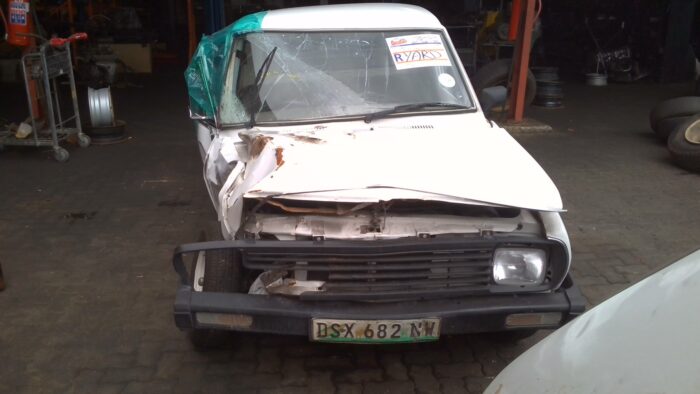 NISSAN , 1400 STD 5 Speed ( 408 ) P / U S / C , WHITE , 2000 ( 29292 )