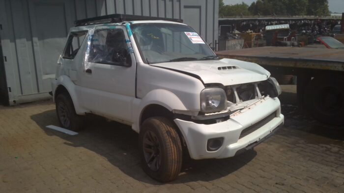 SUZUKI , JIMNY 1 . 3 4 X 4 , WHITE , 2015 ( 29286 ) - Image 2