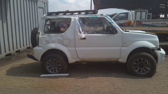 SUZUKI , JIMNY 1 . 3 4 X 4 , WHITE , 2015 ( 29286 ) - Image 3