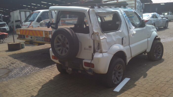 SUZUKI , JIMNY 1 . 3 4 X 4 , WHITE , 2015 ( 29286 ) - Image 4