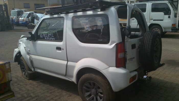 SUZUKI , JIMNY 1 . 3 4 X 4 , WHITE , 2015 ( 29286 ) - Image 6