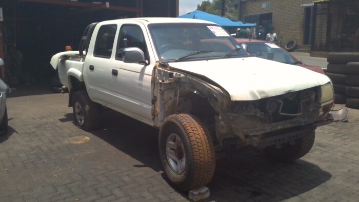 TOYOTA , HILUX 3 . 0 KZ - TE RAIDER 4 X 4 P / UD / C , WHITE , 2003 ( 29302 ) - Image 2