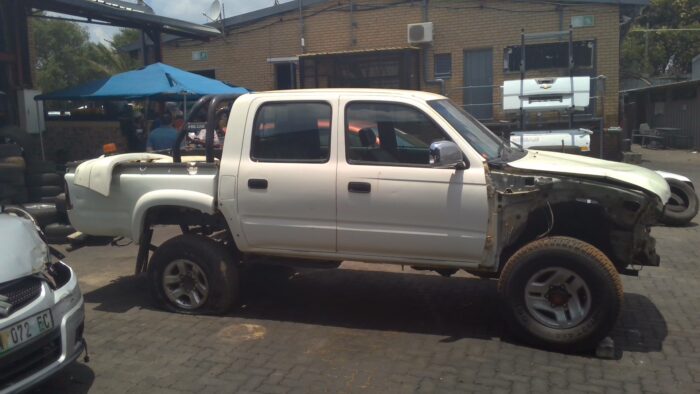 TOYOTA , HILUX 3 . 0 KZ - TE RAIDER 4 X 4 P / UD / C , WHITE , 2003 ( 29302 ) - Image 3