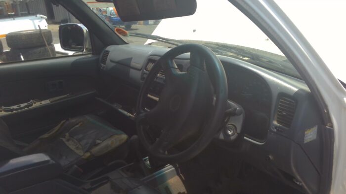TOYOTA , HILUX 3 . 0 KZ - TE RAIDER 4 X 4 P / UD / C , WHITE , 2003 ( 29302 ) - Image 10