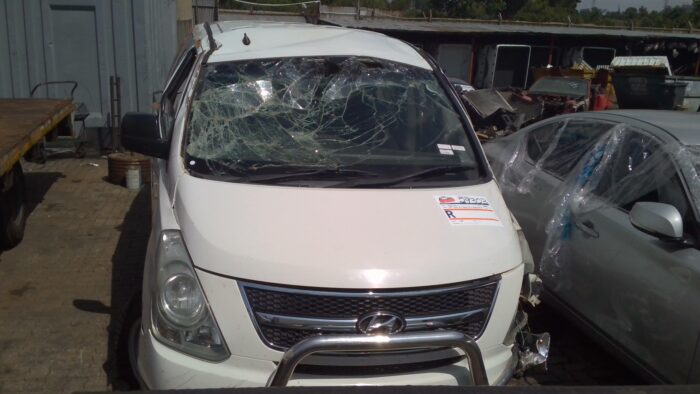 HYUNDAI , H - 1 GLS 2 . 4 CVVT / 2 . 4 EXECUTIVE , WHITE , 2013 ( 29303 )