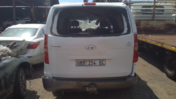HYUNDAI , H - 1 GLS 2 . 4 CVVT / 2 . 4 EXECUTIVE , WHITE , 2013 ( 29303 ) - Image 5