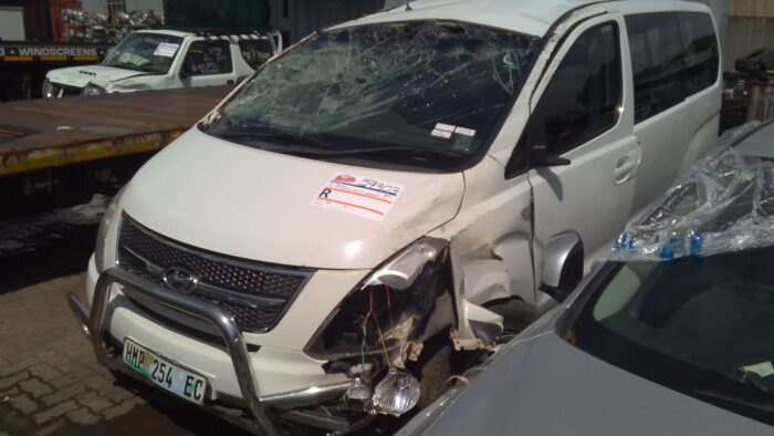 HYUNDAI , H - 1 GLS 2 . 4 CVVT / 2 . 4 EXECUTIVE , WHITE , 2013 ( 29303 ) - Image 8