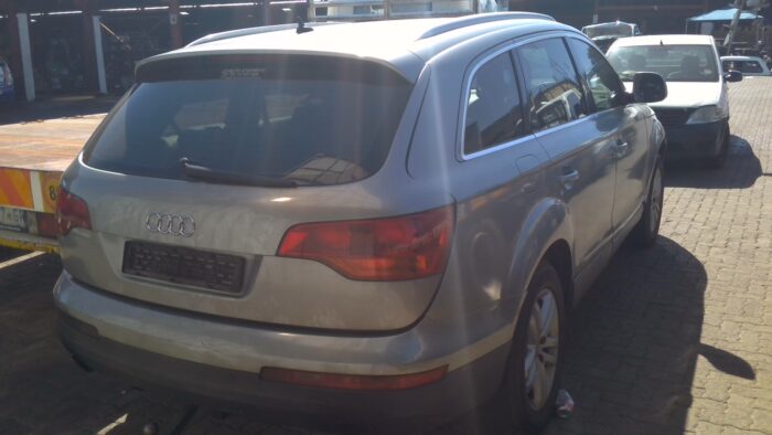 AUDI , Q 7 3 . 0 TDI V 6 QUATTRO TIP , SILVER , 2006 ( 29304 ) - Image 4