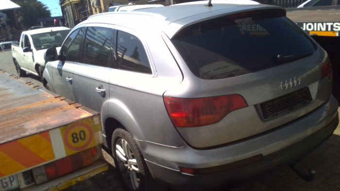AUDI , Q 7 3 . 0 TDI V 6 QUATTRO TIP , SILVER , 2006 ( 29304 ) - Image 6