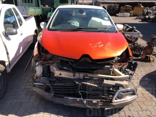 RENAULT , CAPTUR 900 T DYNAMIQUE 5 DR ( 66 KW ) , ORANGE , 2015 ( 31144 )