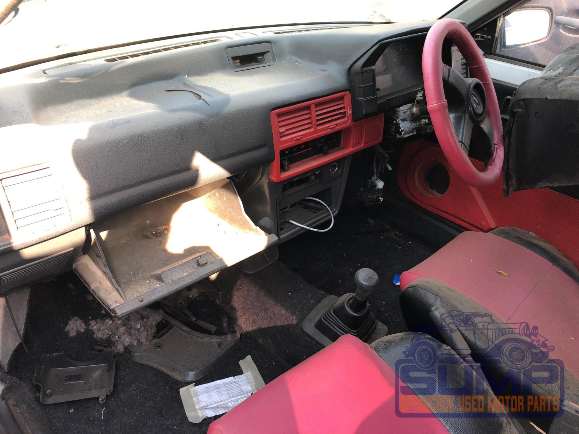 FORD , LASER TRAER 1 . 3 HB , WHITE , 1996 ( 30030 ) - Sump